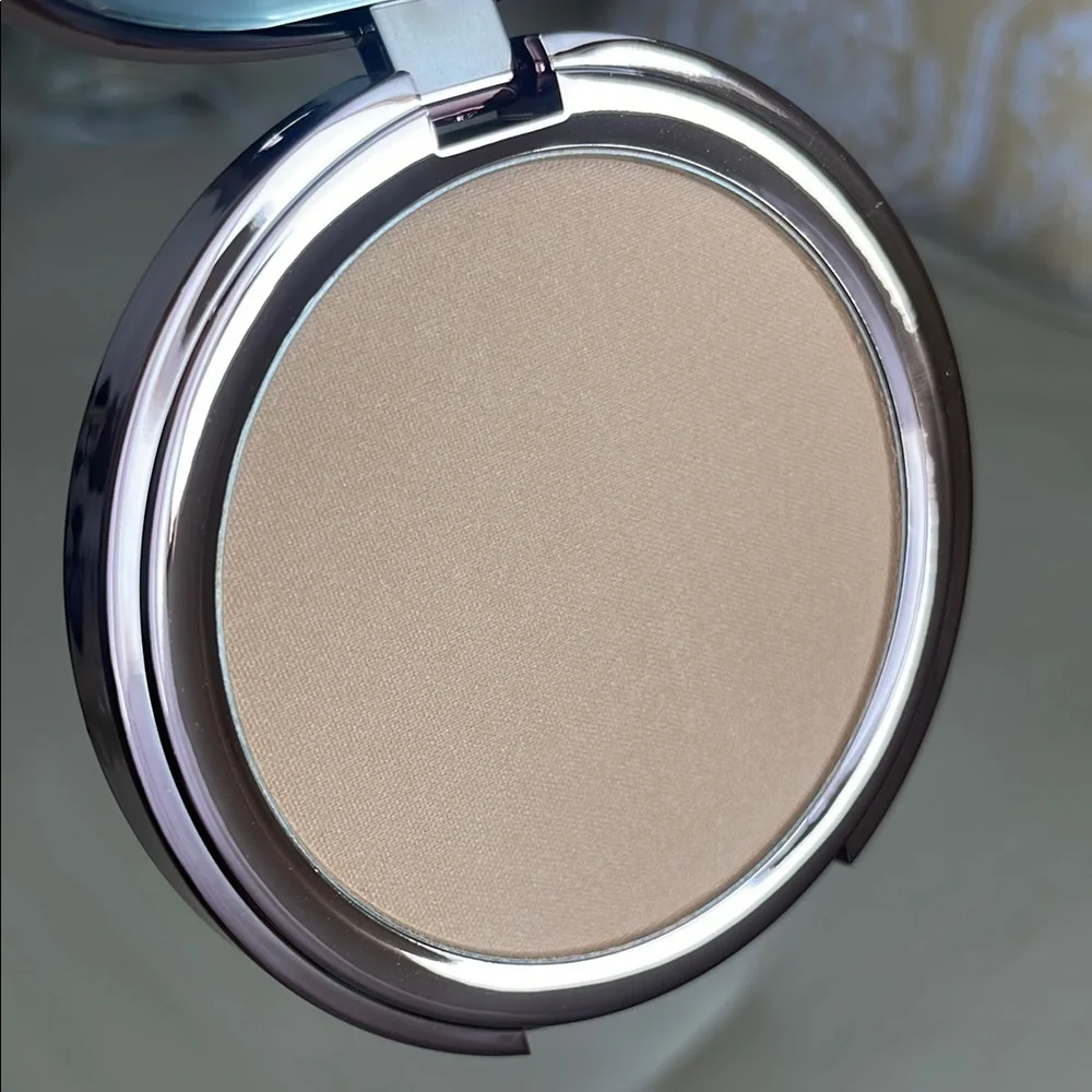 GirlActik Luminous Face Powder - LIGHT
